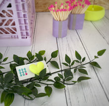 Load image into Gallery viewer, Neon jesmonite heart brooch