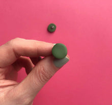 Load image into Gallery viewer, Nine Angels Khaki circle earrings