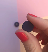 Load image into Gallery viewer, Nine Angels Simple navy circle stud earrings