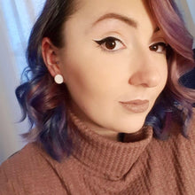 Load image into Gallery viewer, Nine Angels Simple white circle stud earrings