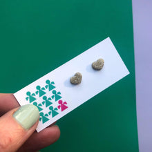 Load image into Gallery viewer, Nine Angels Tiny gold glitter heart earrings