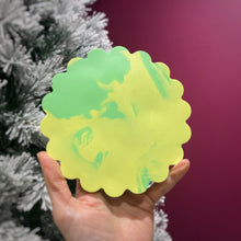 Load image into Gallery viewer, Scalloped pot stand