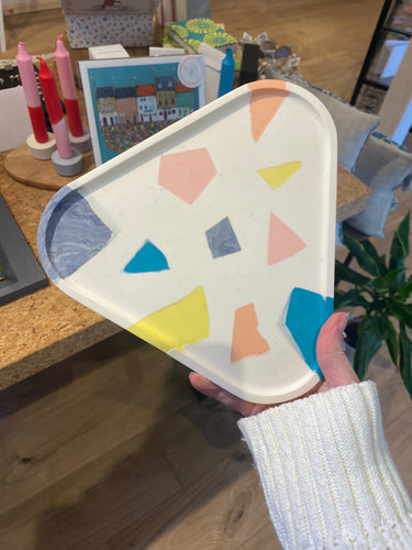 Broken pieces triangle tray