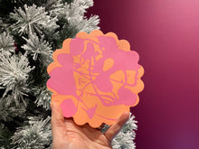 Load image into Gallery viewer, Scalloped pot stand