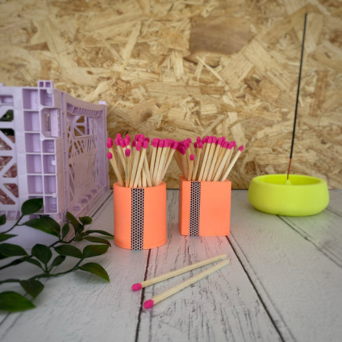 Neon orange square and circle match pot set