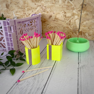 Neon yellow square and circle match pot set