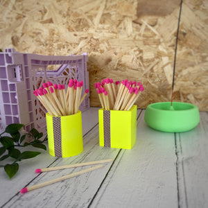 Neon yellow square and circle match pot set