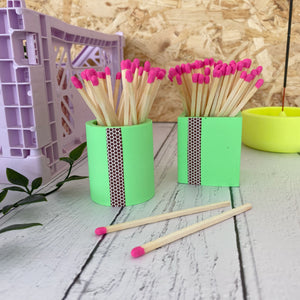 Single neon green circle match pot