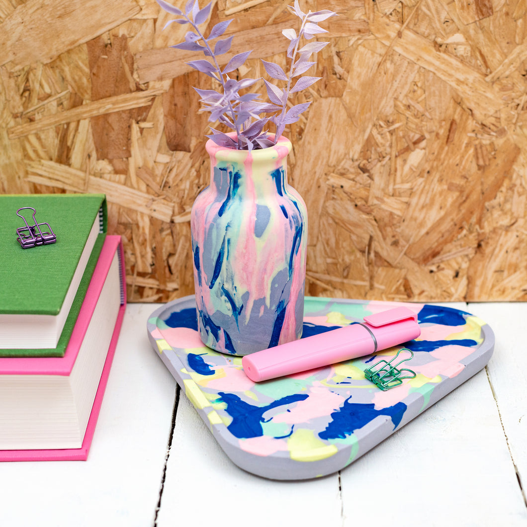 Marbled triangle tray
