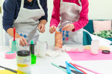 Load image into Gallery viewer, TAYPORT - Crochet flowers/vase workshop -  Sat 31st May