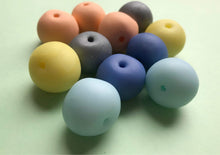Load image into Gallery viewer, Nine Angels Cora clay bead necklace