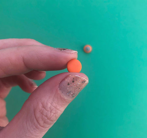 Nine Angels Orange mini-circle stud earrings