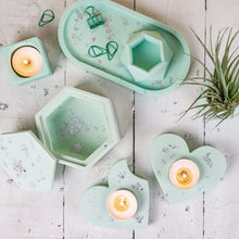 Load image into Gallery viewer, Nine Angels Set of heart-shaped tea light holders - green