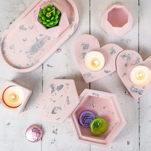 Nine Angels Set of heart-shaped tea light holders - pink