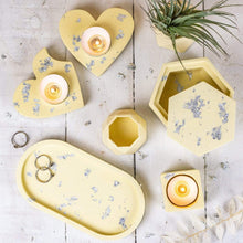 Load image into Gallery viewer, Nine Angels Set of heart-shaped tea light holders - yellow