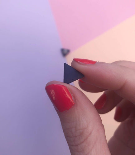 Nine Angels Simple navy triangle stud earrings