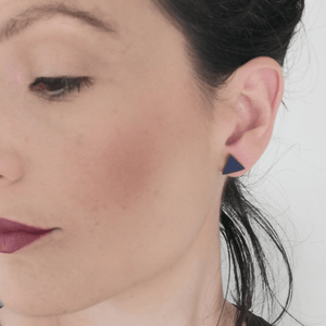 Nine Angels Simple navy triangle stud earrings