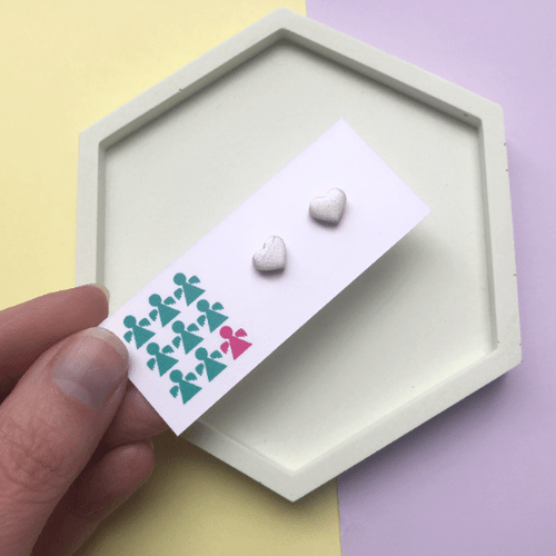 Nine Angels White pearl heart studs